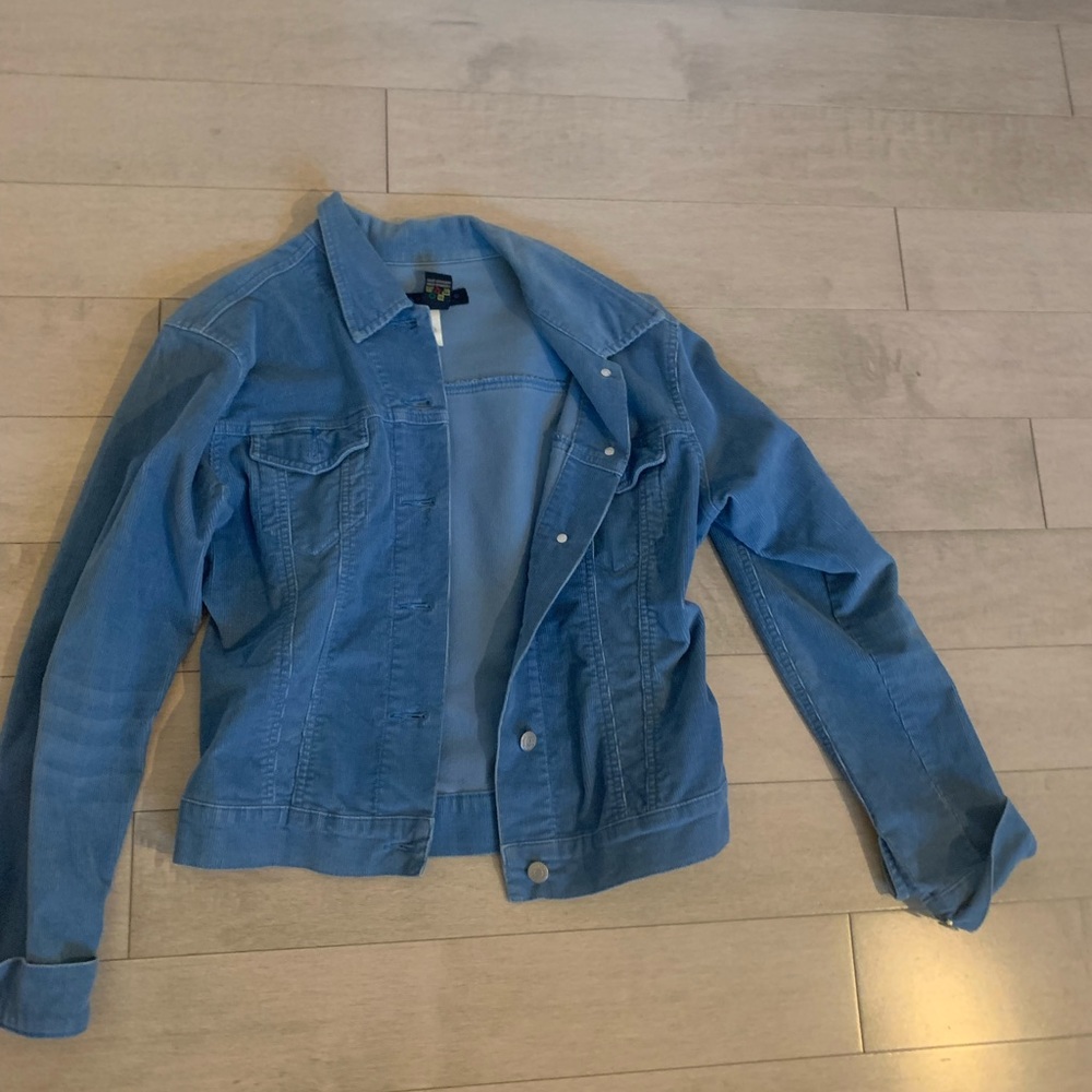 Medium sized button up jacket